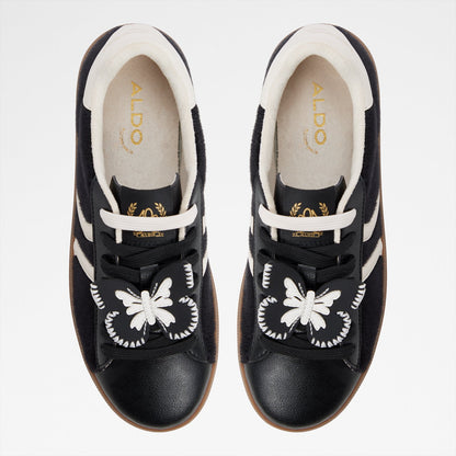 Chicsneaker2
