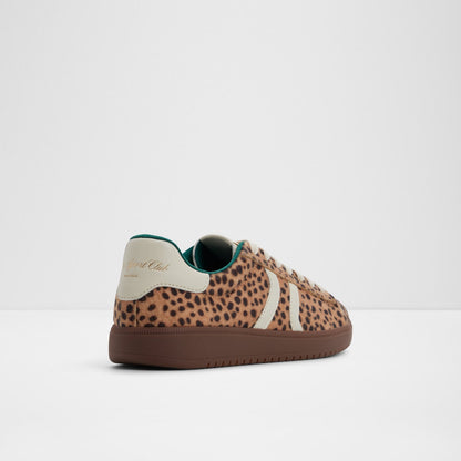 Chicsneaker2