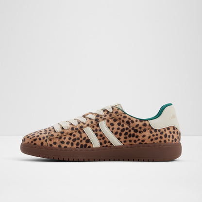 Chicsneaker2