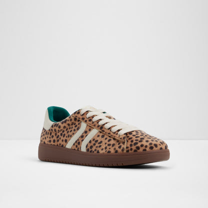 Chicsneaker2