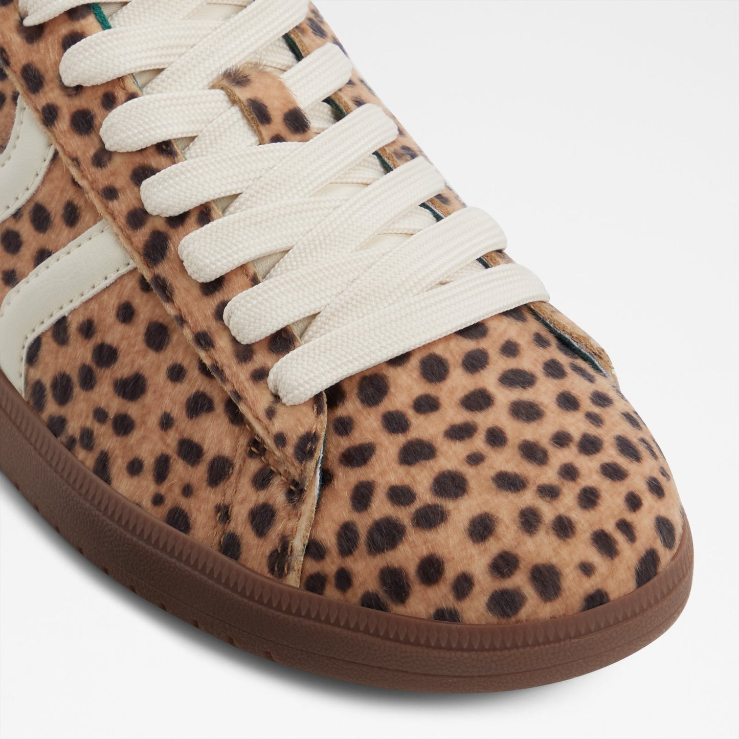 Chicsneaker2