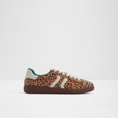 Chicsneaker2